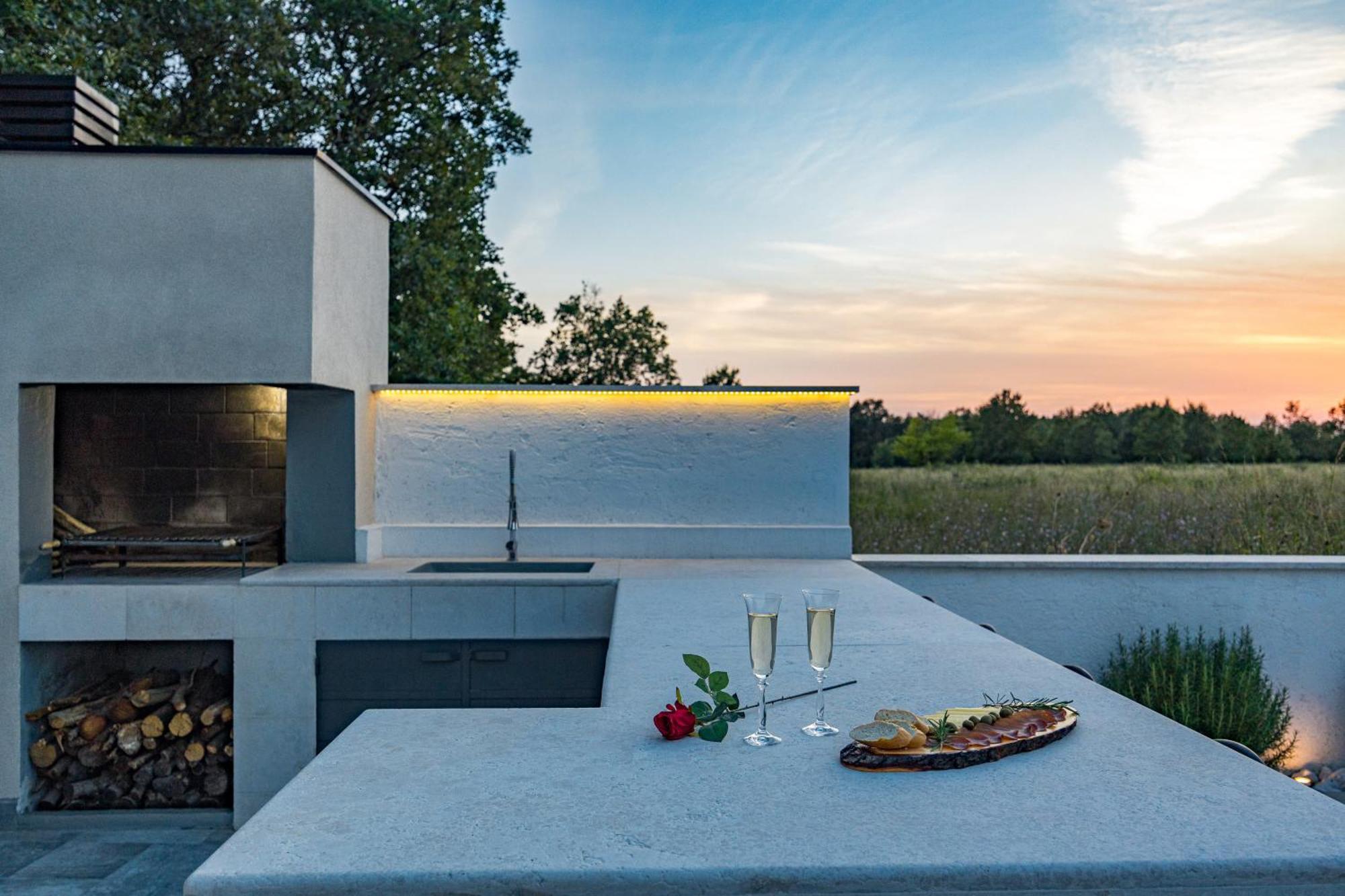 Special Offer! New Luxury Apartment With Pool, Fitness, Outdoor Bar&Grill 부제 외부 사진